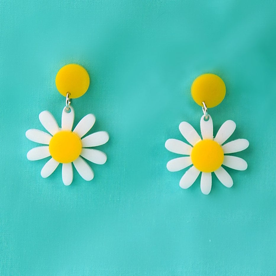 Retro White and Yellow Daisy Dangle Earrings