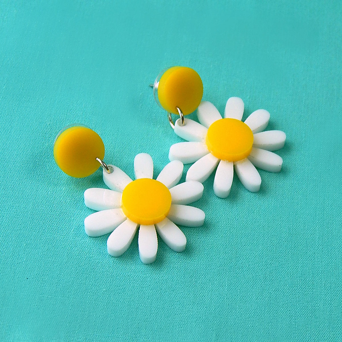 Retro White and Yellow Daisy Dangle Earrings