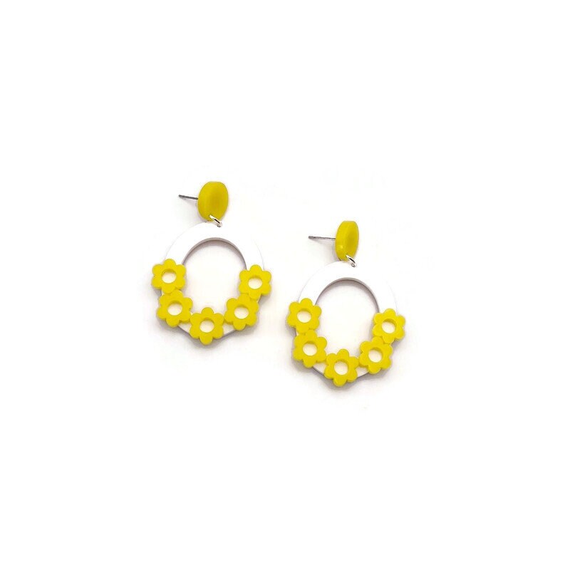 Retro Yellow and White Floral Oval Hoop Dangles