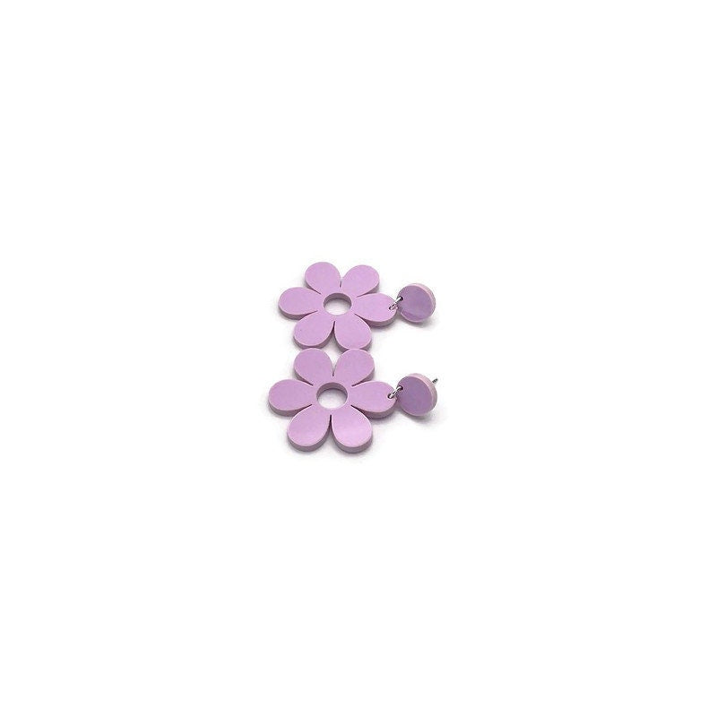 Lilac Mod Daisy Dangles