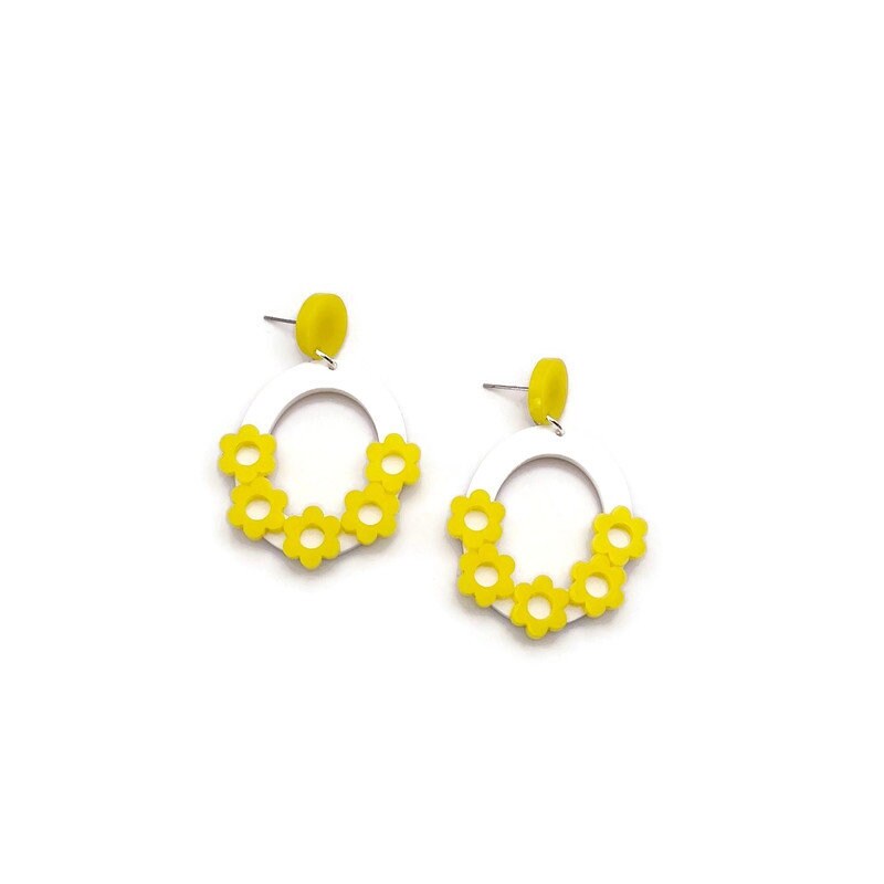 Retro Yellow and White Floral Oval Hoop Dangles